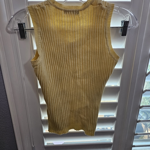 Magna yellow knit top size small - Picture 3 of 7